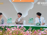 苏醒递笔催周笔畅写被删好友名字