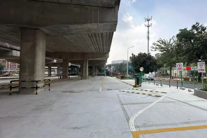 ▲S47广佛江珠高速里水跨线桥大步路以北桥下空间利用项目实施前后对比