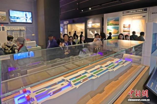 图为博物馆内的三峡五级船闸模型。董晓斌 摄