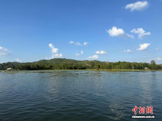 广西玉林市陆川县九洲江流域风景如画。陈秋霞 摄