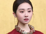 黄忆慈还有点懵懵的，好萌