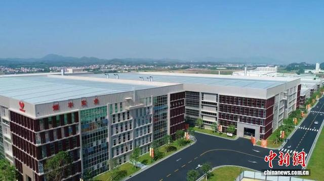 图为煜丰实业大家居智能制造生产基地。受访者 供图