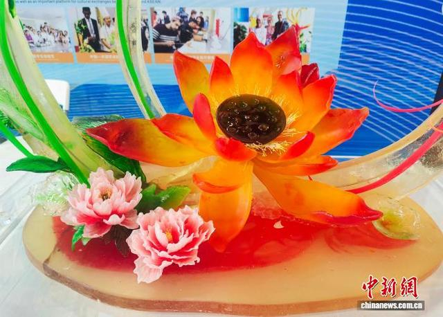 图为现场展出的糖艺作品。中新社记者 黄艳梅 摄