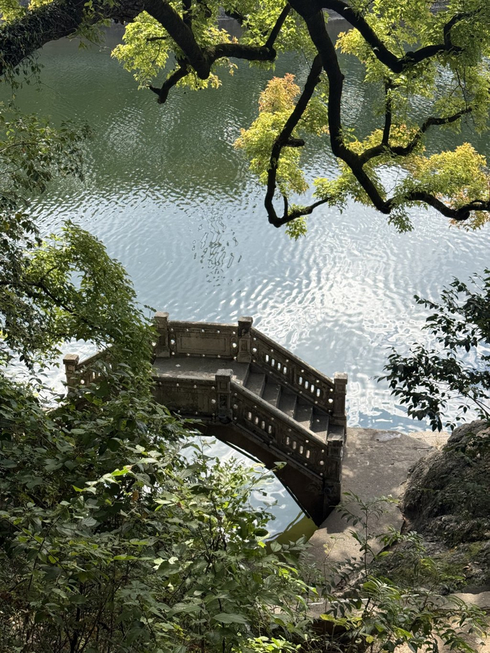 剡溪岸边