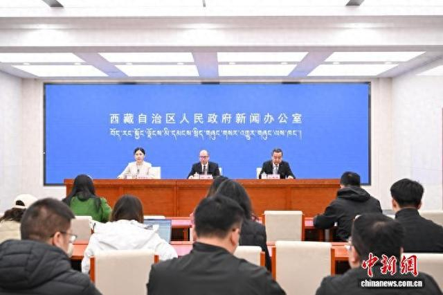 图为发布会现场。贡嘎来松 摄