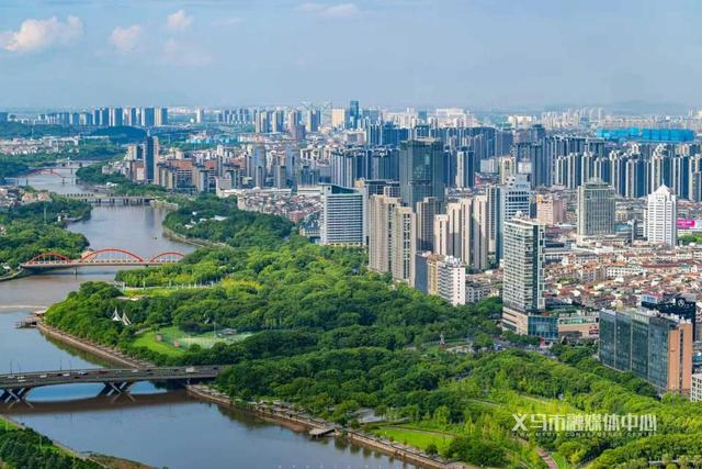 义乌城市景观。李崇荣 摄