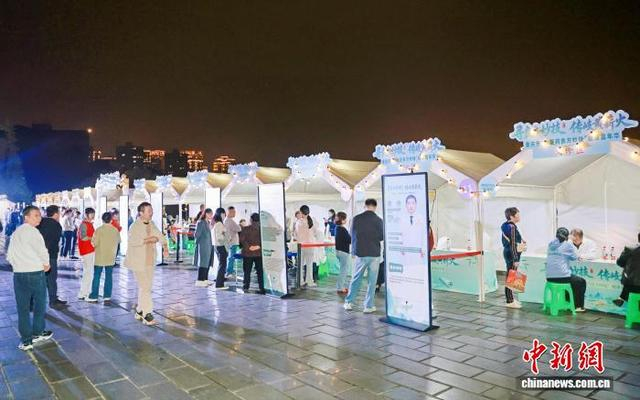 图为嘉年华活动现场。马佳欣 摄