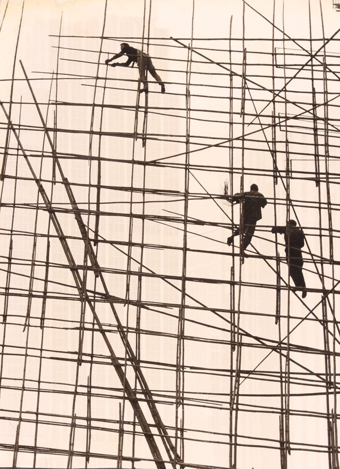 《脚手架》，1960s。© 李健晖