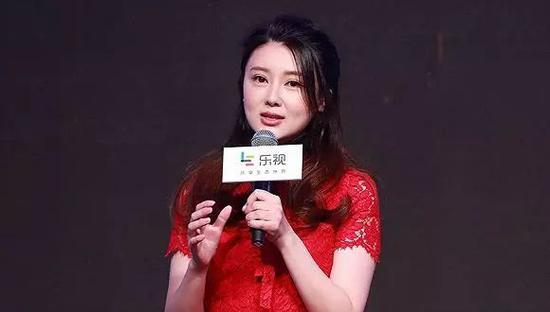 　　从今年年初高调宣布负责贾跃亭的国内债务问题后，甘薇仅在微博上公布过一次债务解决方案，如今又被列入“老赖”名单，贾跃亭的债务问题，要靠造车来解决吗？