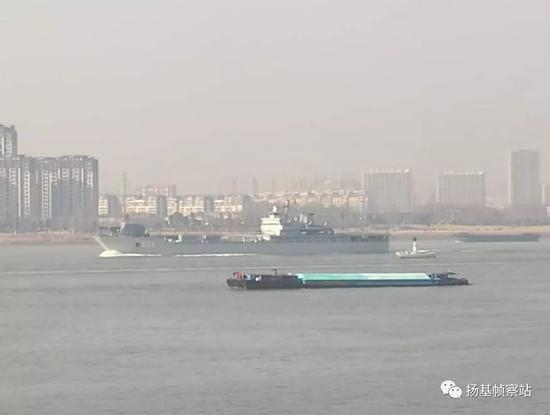 从改装后试航的图片来看，该舰仍能维持相当高的速度在内河平稳航行