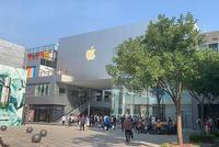 iPhone11线下开售首日:需排队 暗夜绿黄牛加价1千