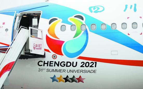 川航“大运号”彩绘客机