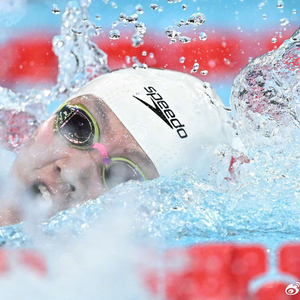 “李冰洁勇夺女子1500米自由泳第五名”