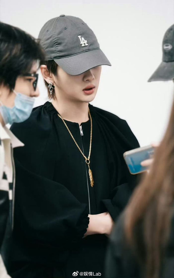 张云雷周震南等明星棒球帽造型合集