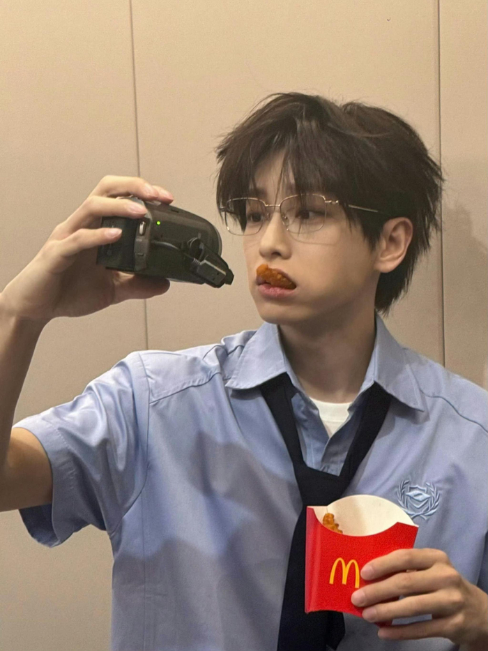 彭昱畅瘦身成功变身日系花美男