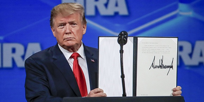 特朗普宣布退出《武器贸易条约》,白宫:一些武