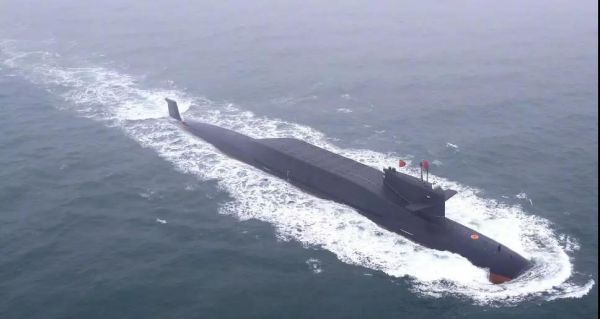 资料图片：中国海军新型战略核潜艇。（央视新闻截图）