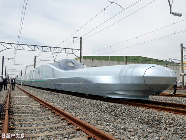 车头的长“鼻子”可降低进入隧道时发生的噪音（9日上午，宫城县利府町）