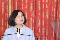 蔡英文回老家高呼"再给我4年" 台网友:给你4秒都嫌多