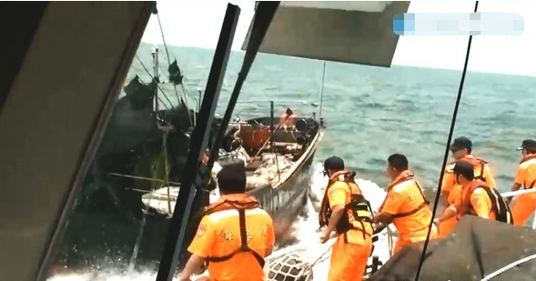 “海巡署”查扣大陆渔船 （图源：东森新闻云）