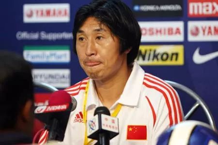 2006年亚青赛，贾秀全答记者问。