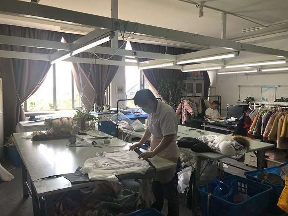 林芊国际样板车间。拍摄：黄姗