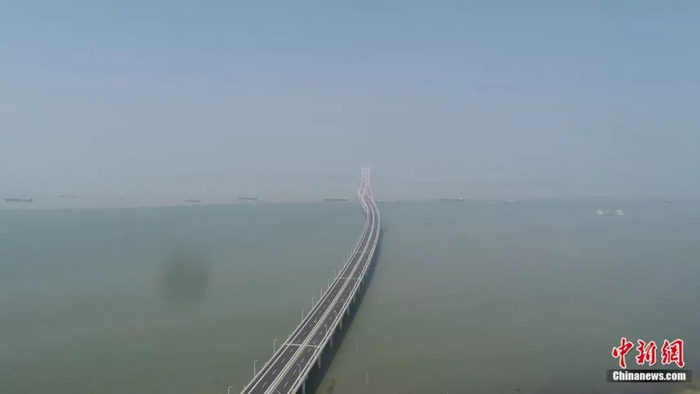  2019年6月28日，航拍建成后的鄱阳湖二桥。 桂雄摄