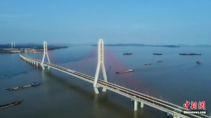  2019年6月27日，航拍建成后的鄱阳湖二桥。&nbsp;桂雄摄
