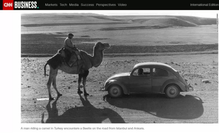  骑着骆驼的土耳其乡民遇见甲壳虫图片来源：外媒报道