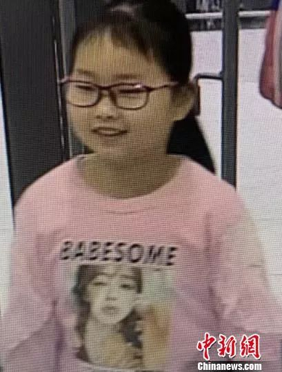  7月4日高铁站监控章子欣出现画面。警方供图