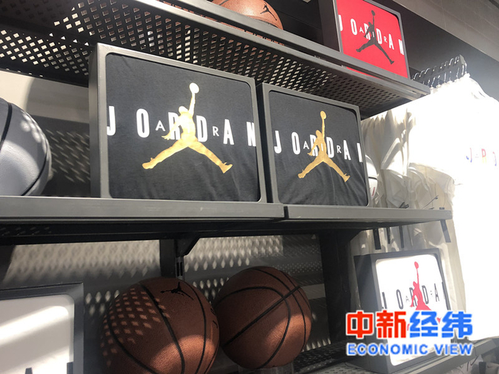 体育用品 中新经纬 高晓锳 摄