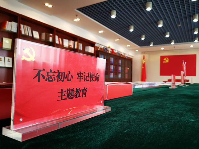  △内蒙古自治区自然资源厅党员活动室。（央视记者张晓鹏拍摄）