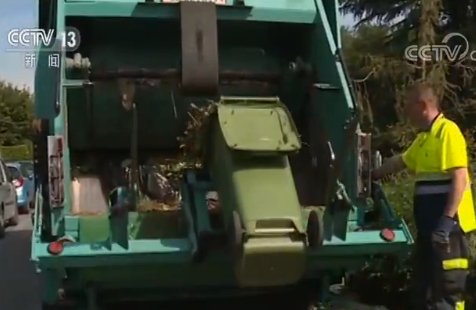 △周三是每周固定回收落叶、杂草等园艺垃圾的时间，上午有专车专人定点前来，他们只负责收这一种垃圾。