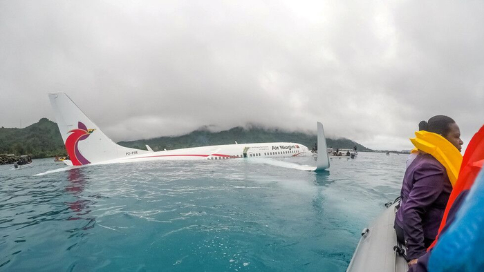客机坠海视频截图