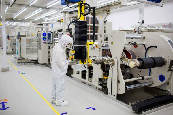 资料图片： 宁德时代车间。（新华社发）