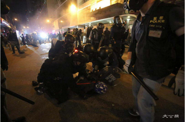 香港警方28晚在清场行动中拘捕49人 &nbsp;图源：大公网