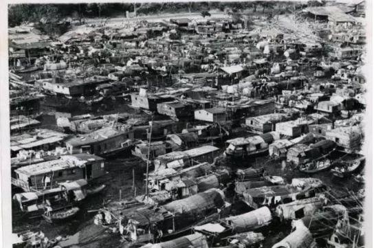  香港底层人民居住的船屋区