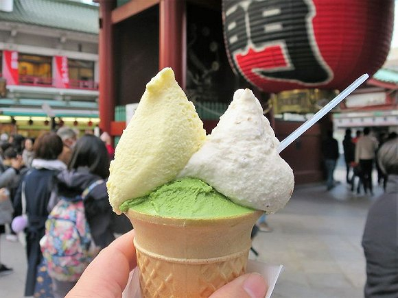 在日本逐步流行起来的食べ歩き