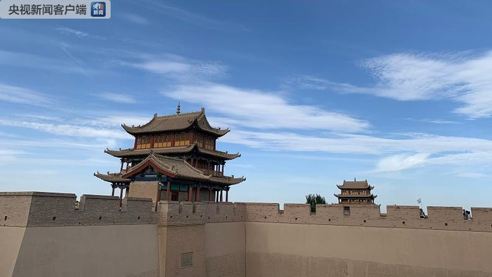 　　△嘉峪关内城有东西两门：东为光化门，意为紫气东升，光华普照；西为柔远门，意为以怀柔而致远，安定西陲。（央视记者段德文拍摄）