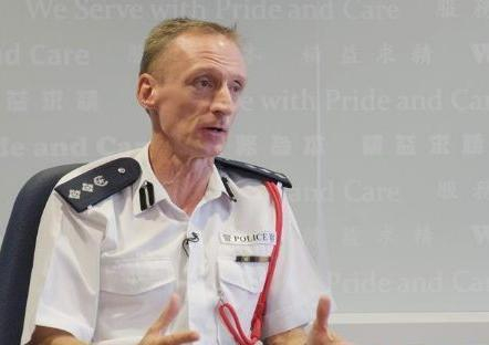 8月16日，在香港警察总部，庄定贤接受媒体采访。新华社记者 王申 摄