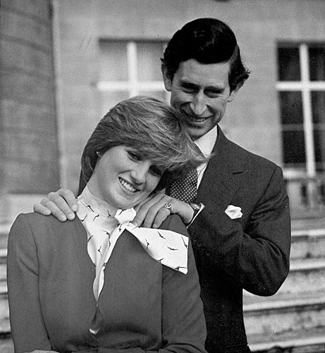  这是查尔斯和戴安娜1981年2月订婚时的资料照片（新华社）