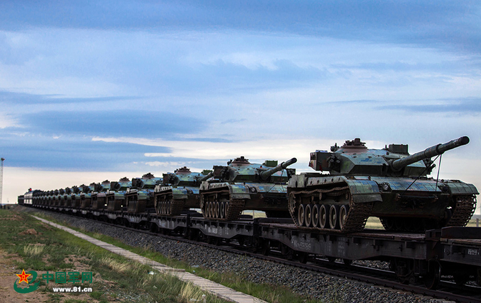 未来以“云豹战车”和M1A2为主的“联兵营”，将负责对抗我重型合成部队 图源：中国军网