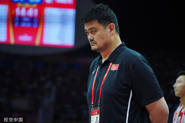 昨晚的姚明神色凝重 @视觉中国