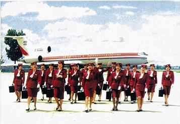 老联航时期乘务员风采（图片来源：中联航）