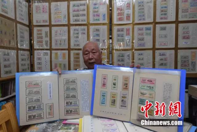 蒋盛武与他的收藏。刘曼 摄