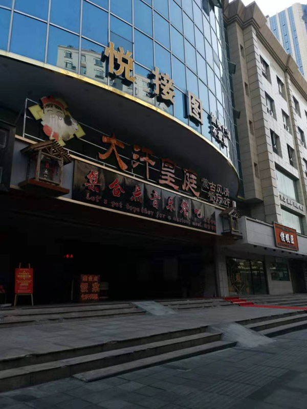  浏城桥农贸市场商业裙楼入口