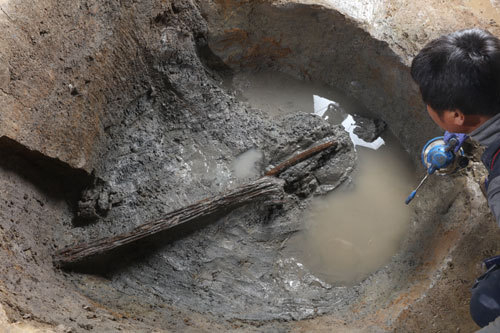 发掘现场（《世界日报》）