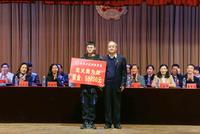 大学生“连滚带爬”地铁救人 获59800元奖学金