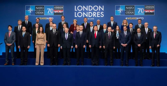  当地时间2019年12月4日，英国伦敦，北大西洋公约组织（北约）峰会在英国伦敦闭幕，会议结束后，北约领导人参加大合影。