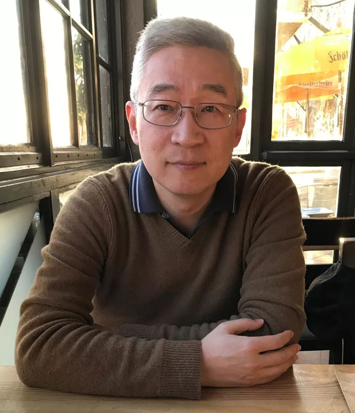 他的三部曲,刚写完第一部就卖出了全部的影视版权|圈子圈套|王强_新浪新闻